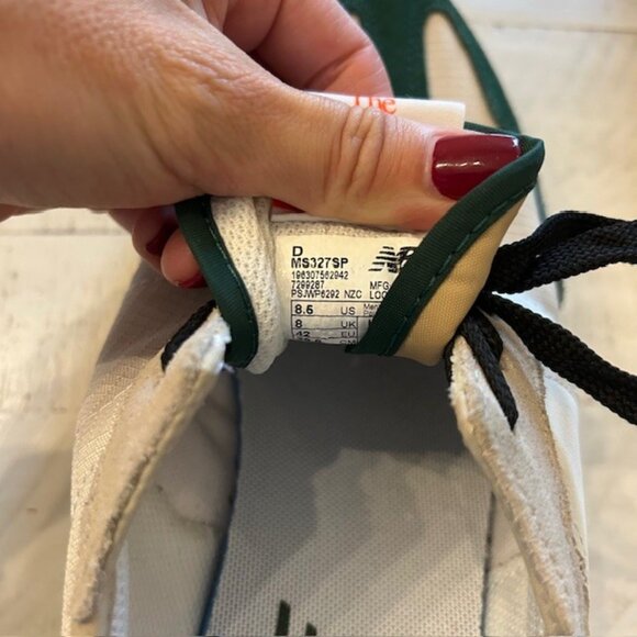 New Balance 327 - Picture 7 of 7